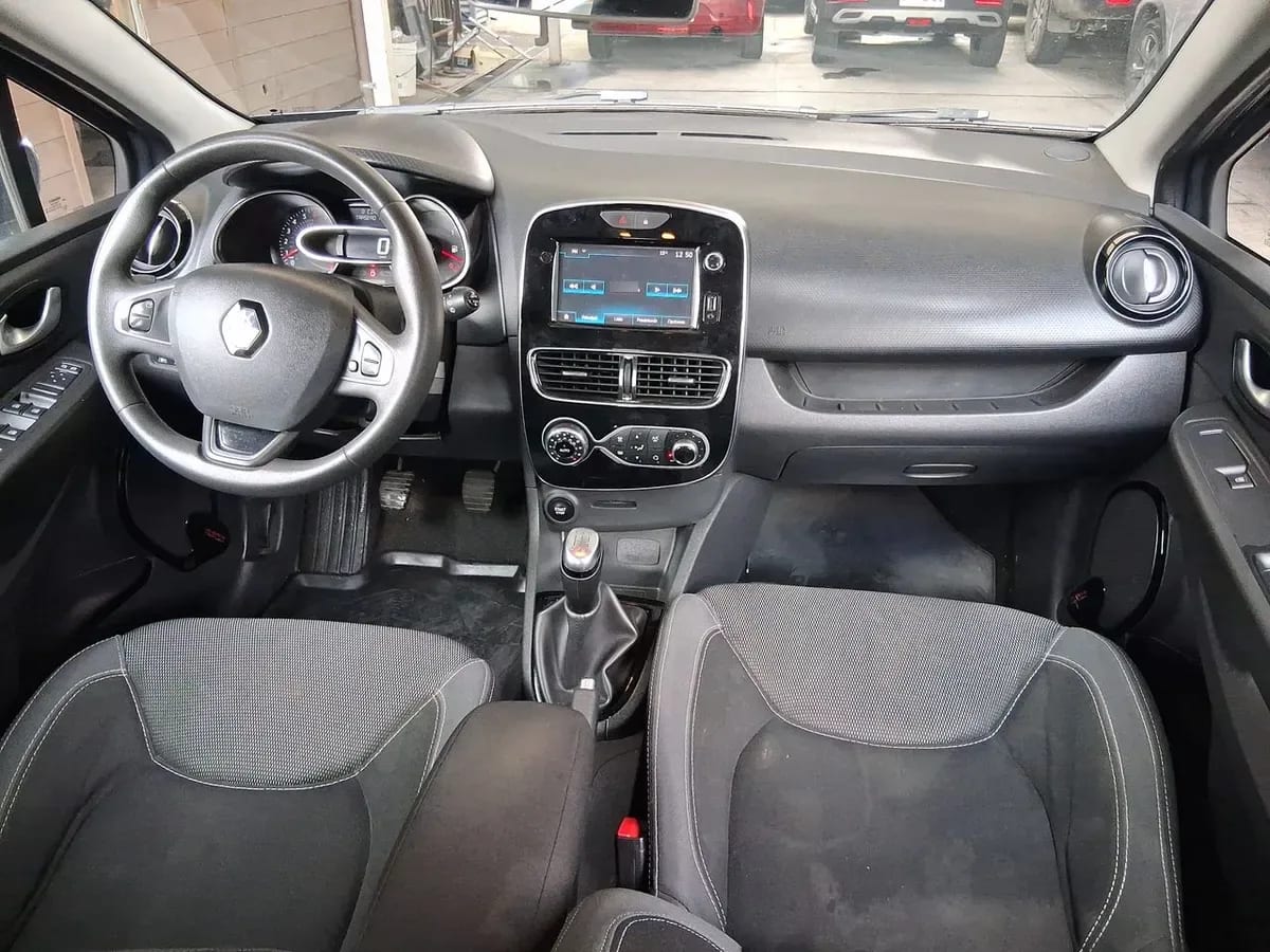 Renault Clio 1.2 Expression 4x2 Hb Mt 5p año 2020