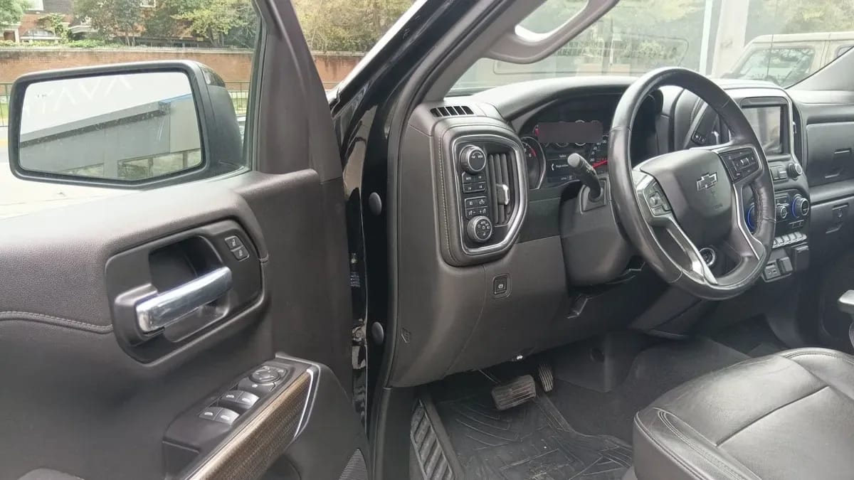 Chevrolet Silverado 5.3 Lt Trailboss Z71 4x4 At 4p año 2021