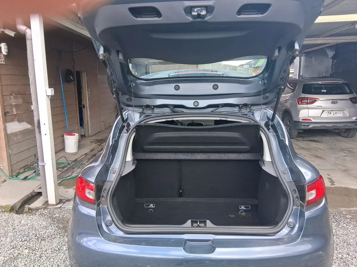 Renault Clio 1.2 Expression 4x2 Hb Mt 5p año 2020