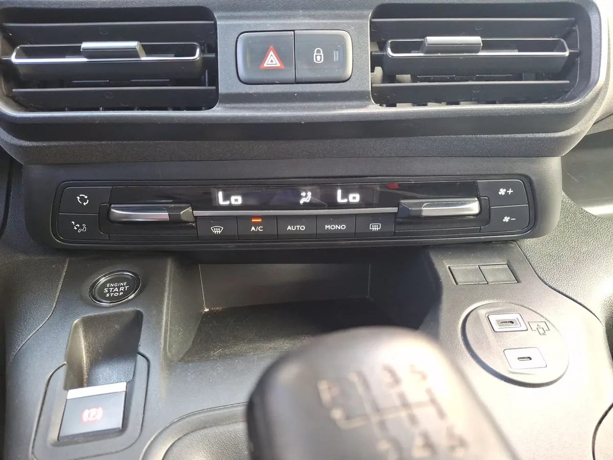 Peugeot Rifter 1.6 Allure Bluehdi Diesel 100hp 4x2 Mt6 5p año 2025