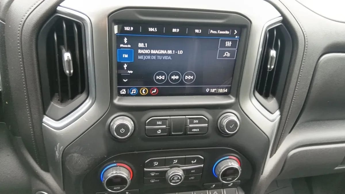 Chevrolet Silverado 5.3 Lt Trailboss Z71 4x4 At 4p año 2021
