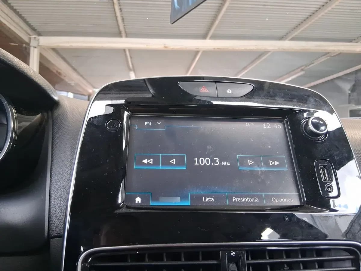 Renault Clio 1.2 Expression 4x2 Hb Mt 5p año 2020