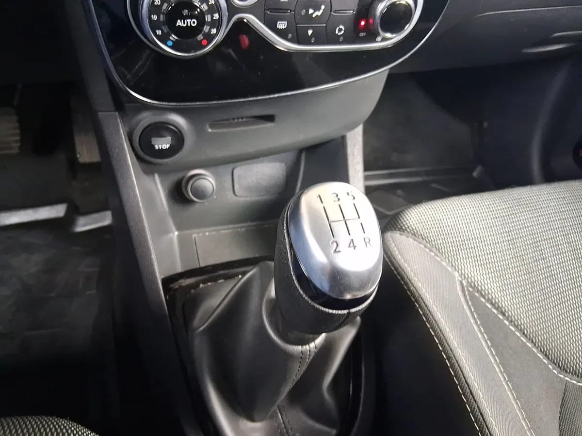 Renault Clio 1.2 Expression 4x2 Hb Mt 5p año 2020