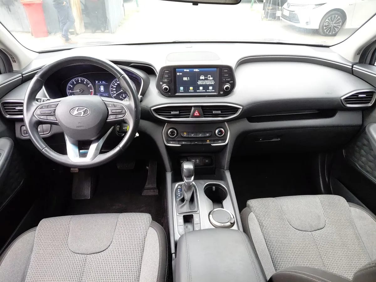 Hyundai Santa Fe 2.4 Plus 4x2 At 5p año 2020