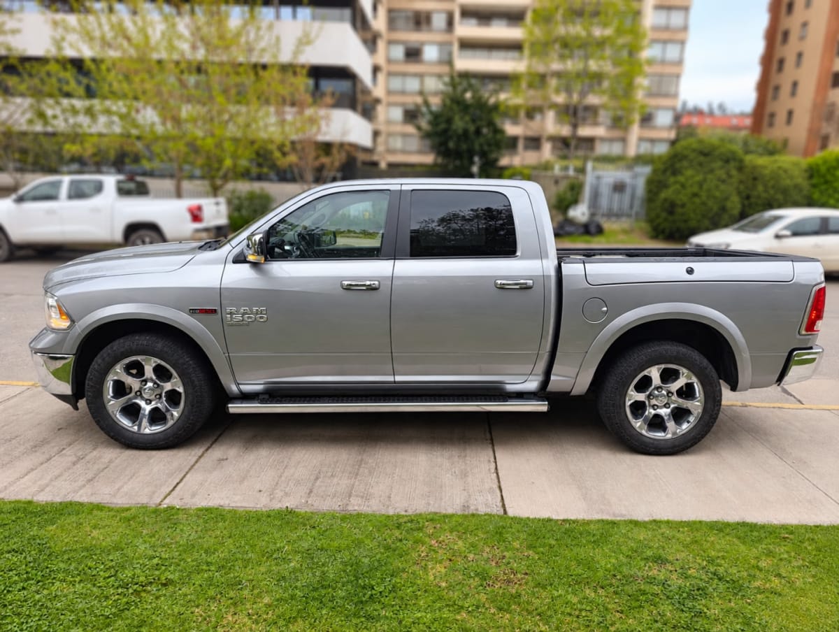 Ram 1500 Laramie Sport Crew año 2020
