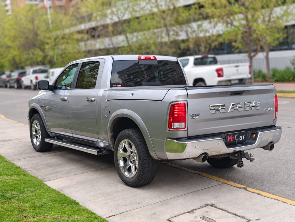 Ram 1500 Laramie Sport Crew año 2020