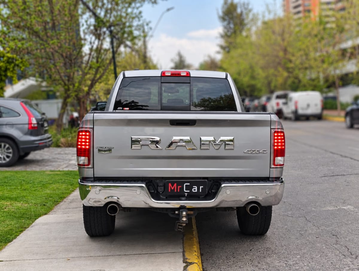Ram 1500 Laramie Sport Crew año 2020