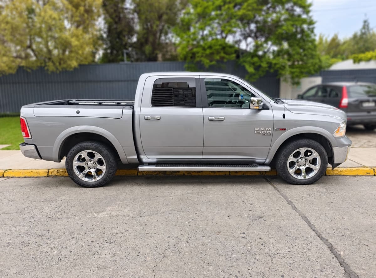 Ram 1500 Laramie Sport Crew año 2020