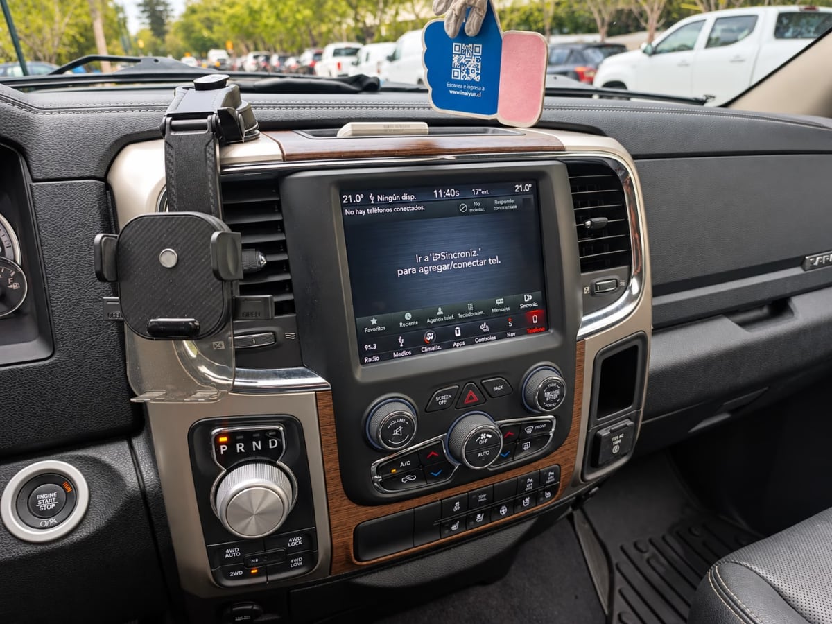 Ram 1500 Laramie Sport Crew año 2020