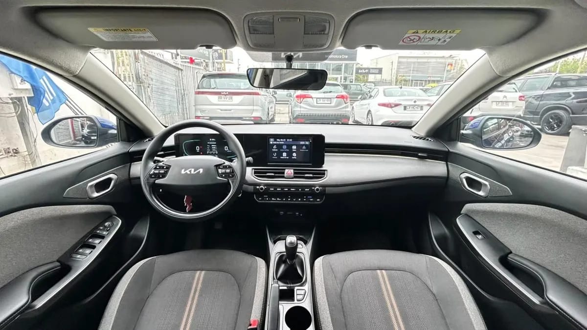 Kia K3 1.6 Ex 4x2 Mt 4p año 2025