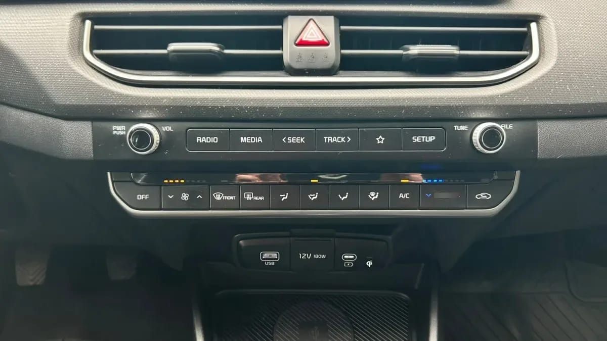 Kia K3 1.6 Ex 4x2 Mt 4p año 2025