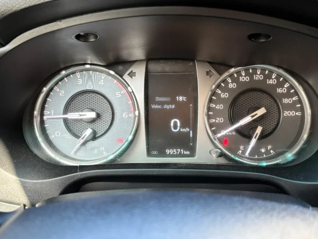 Toyota Hilux Dc 4x4 2.4 D Dx Mt año 2024