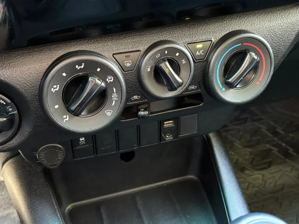 Toyota Hilux Dc 4x4 2.4 D Dx Mt año 2024