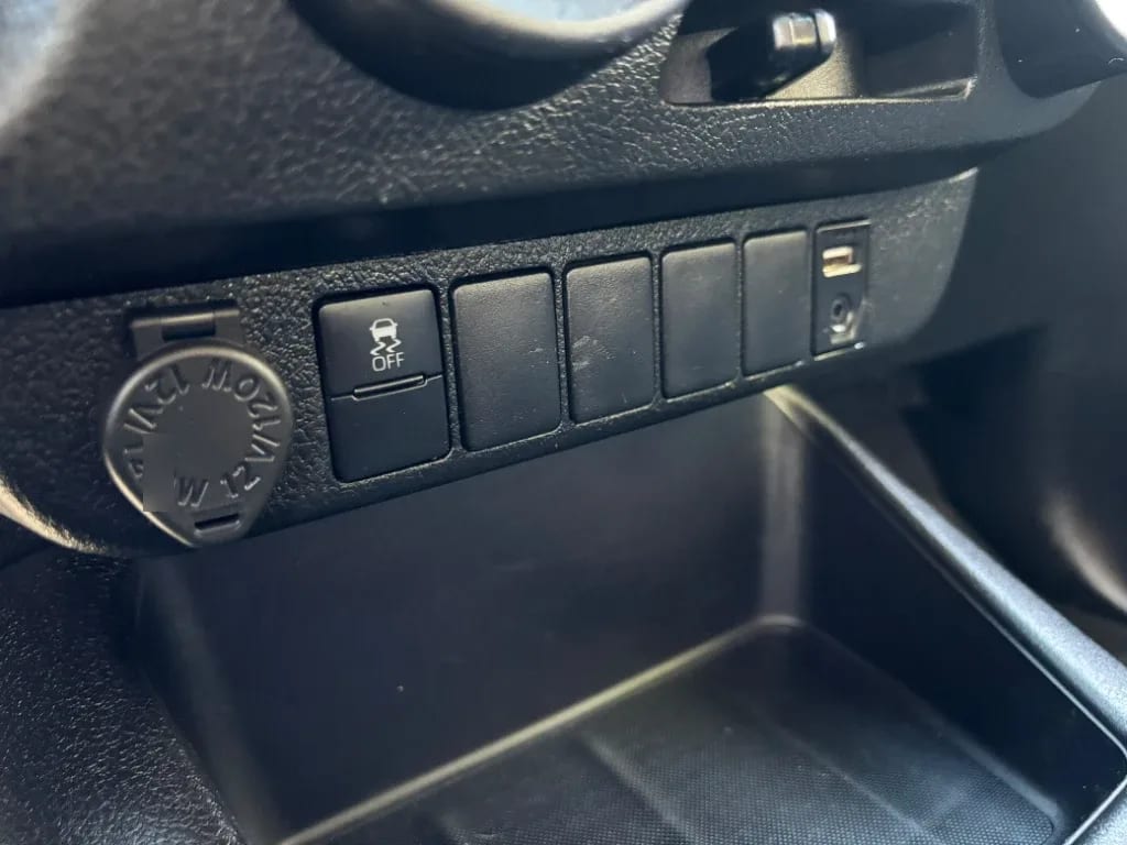 Toyota Hilux Dc 4x4 2.4 D Dx Mt año 2024