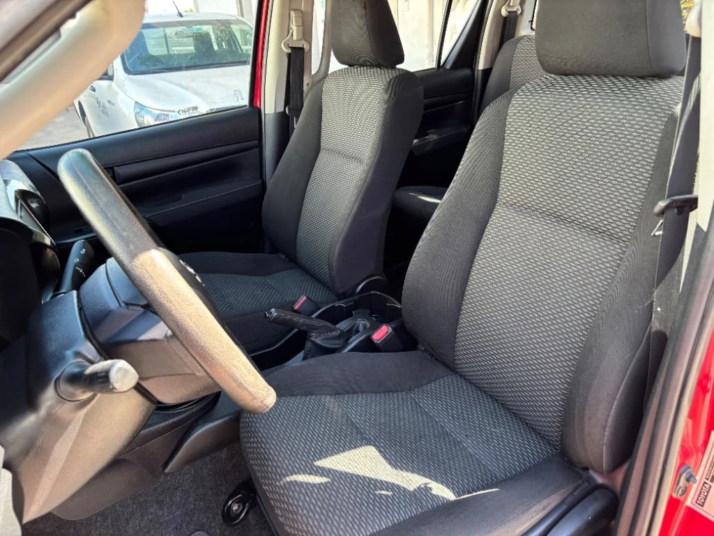 Toyota Hilux Dc 4x4 2.4 D Dx Mt año 2024