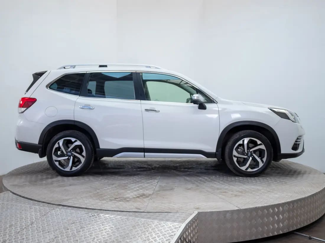 Subaru Forester 2.5 Awd Limited Eyesight Gardx At 4x4 año 2024