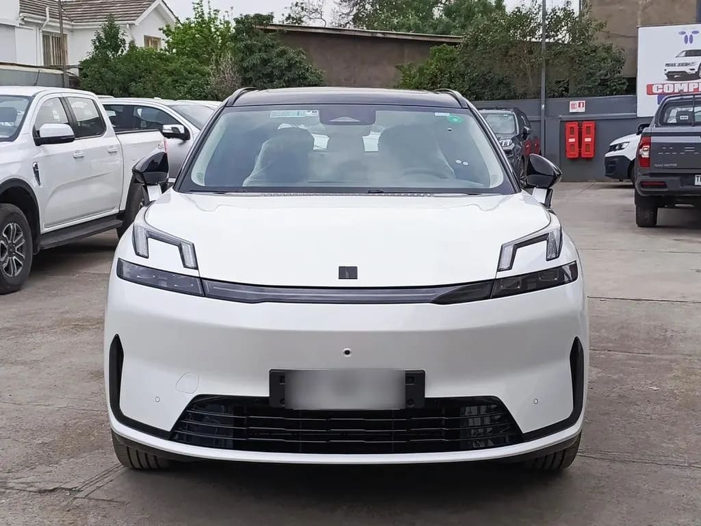 Lynk&Co 08 Phev Pro año 2027