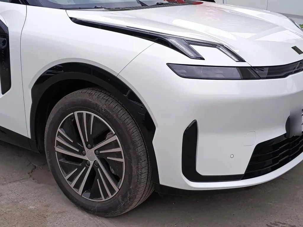 Lynk&Co 08 Phev Pro año 2027