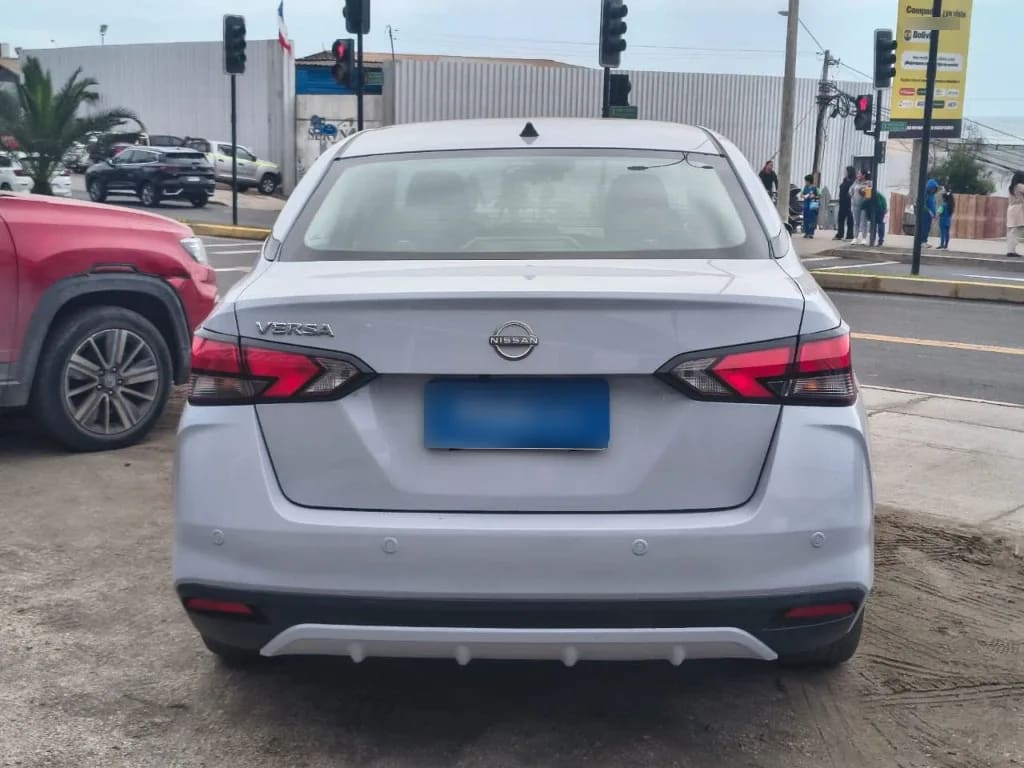 Nissan Versa 1.6 Advance 4x2 Mt 4p año 2024