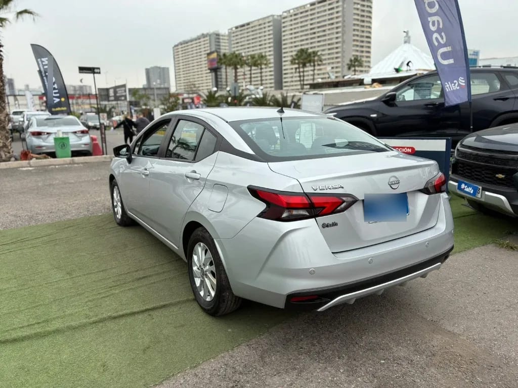 Nissan Versa 1.6 Sense 4x2 Mt 4p año 2025