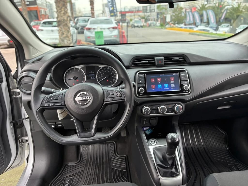 Nissan Versa 1.6 Sense 4x2 Mt 4p año 2025