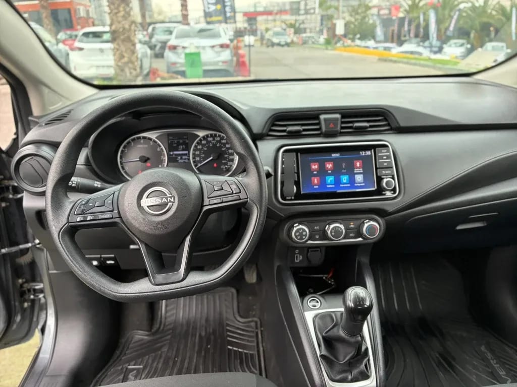 Nissan Versa 1.6 Sense 4x2 Mt 4p año 2025