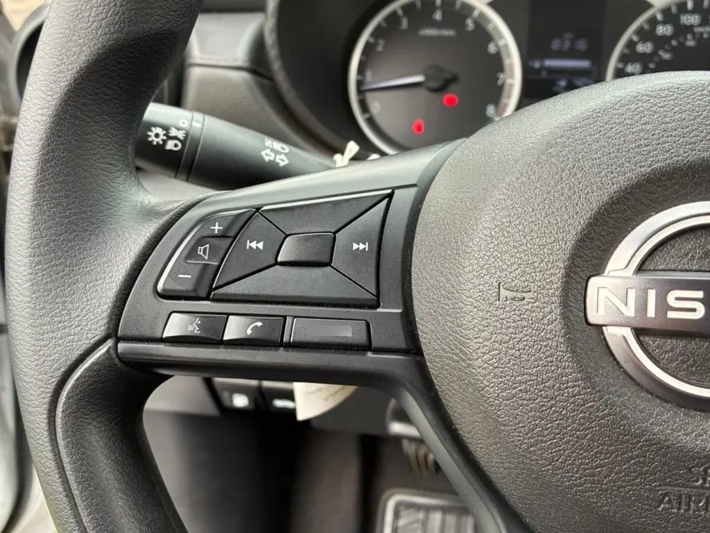 Nissan Versa 1.6 Sense 4x2 Mt 4p año 2025
