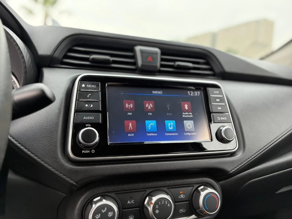 Nissan Versa 1.6 Sense 4x2 Mt 4p año 2025
