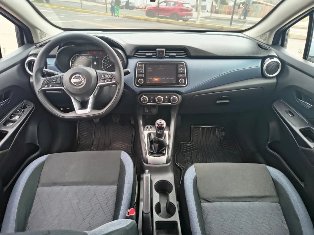 Nissan Versa 1.6 Advance 4x2 Mt 4p año 2024