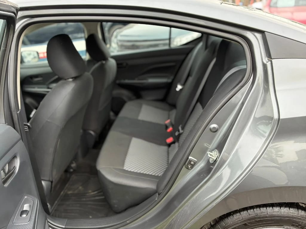 Nissan Versa 1.6 Sense 4x2 Mt 4p año 2025