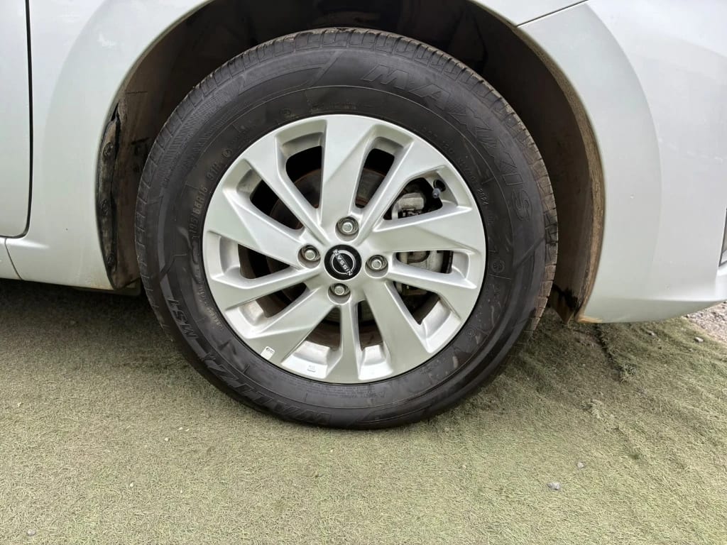 Nissan Versa 1.6 Sense 4x2 Mt 4p año 2025