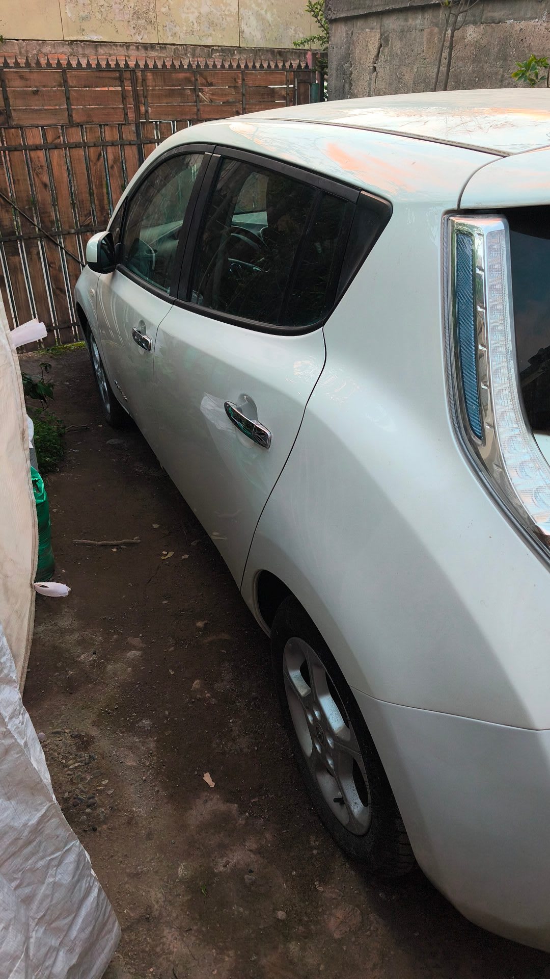 NISSAN LEAF No Sé La Versión año 2017