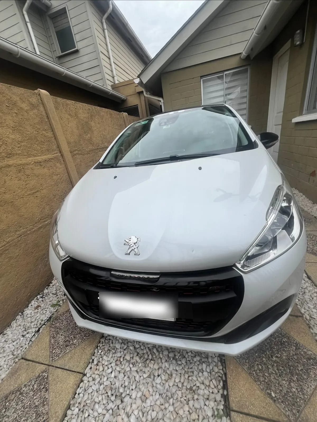 Peugeot 208 1.2 Active Pack Puretech 110 Hp E6 At año 2017