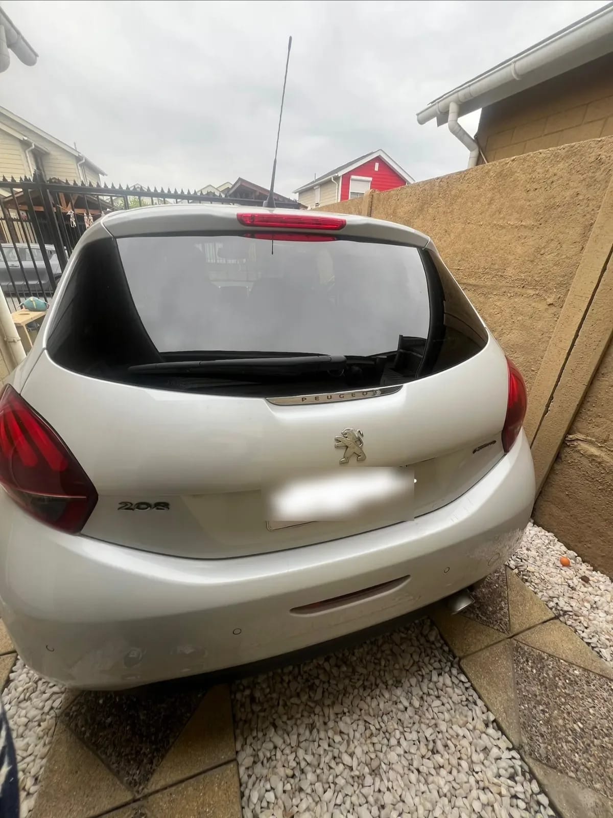 Peugeot 208 1.2 Active Pack Puretech 110 Hp E6 At año 2017