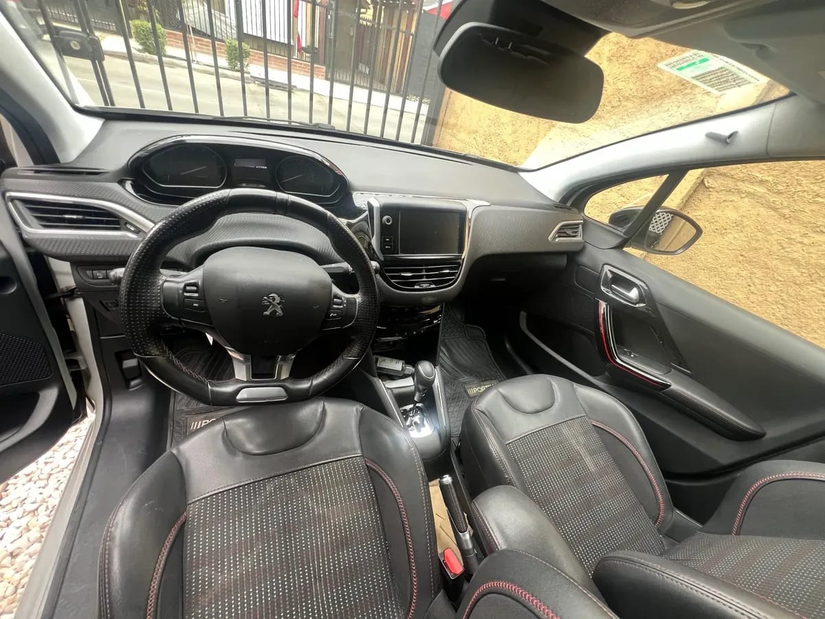 Peugeot 208 1.2 Active Pack Puretech 110 Hp E6 At año 2017