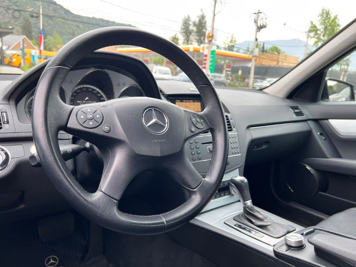 Mercedes-Benz C300 Avantgarde V6 año 2010