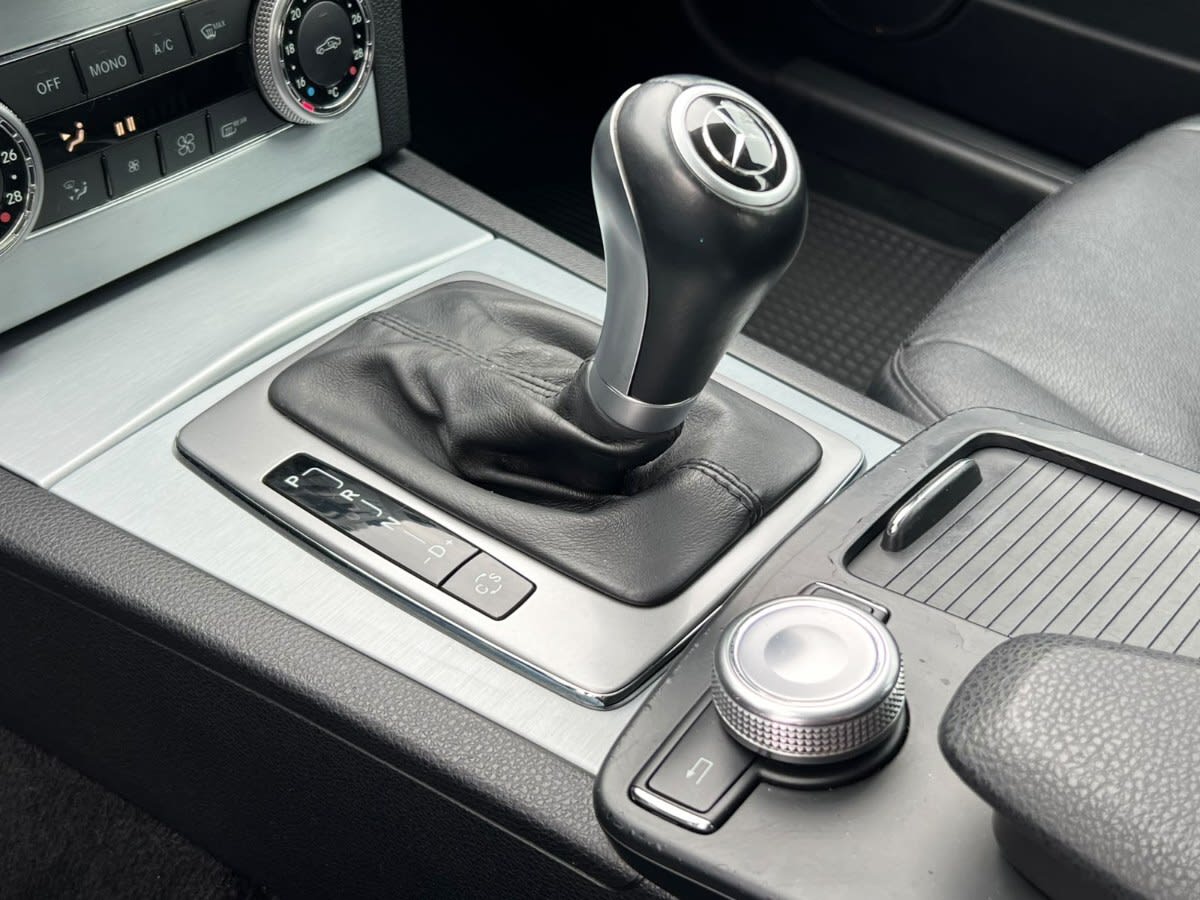 Mercedes-Benz C300 Avantgarde V6 año 2010