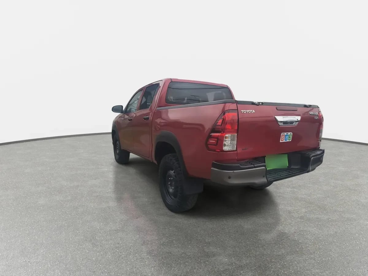 Toyota Hilux 2.4 Dx Diesel 4x4 Dob. Cab. 7ab Mt 4p año 2023