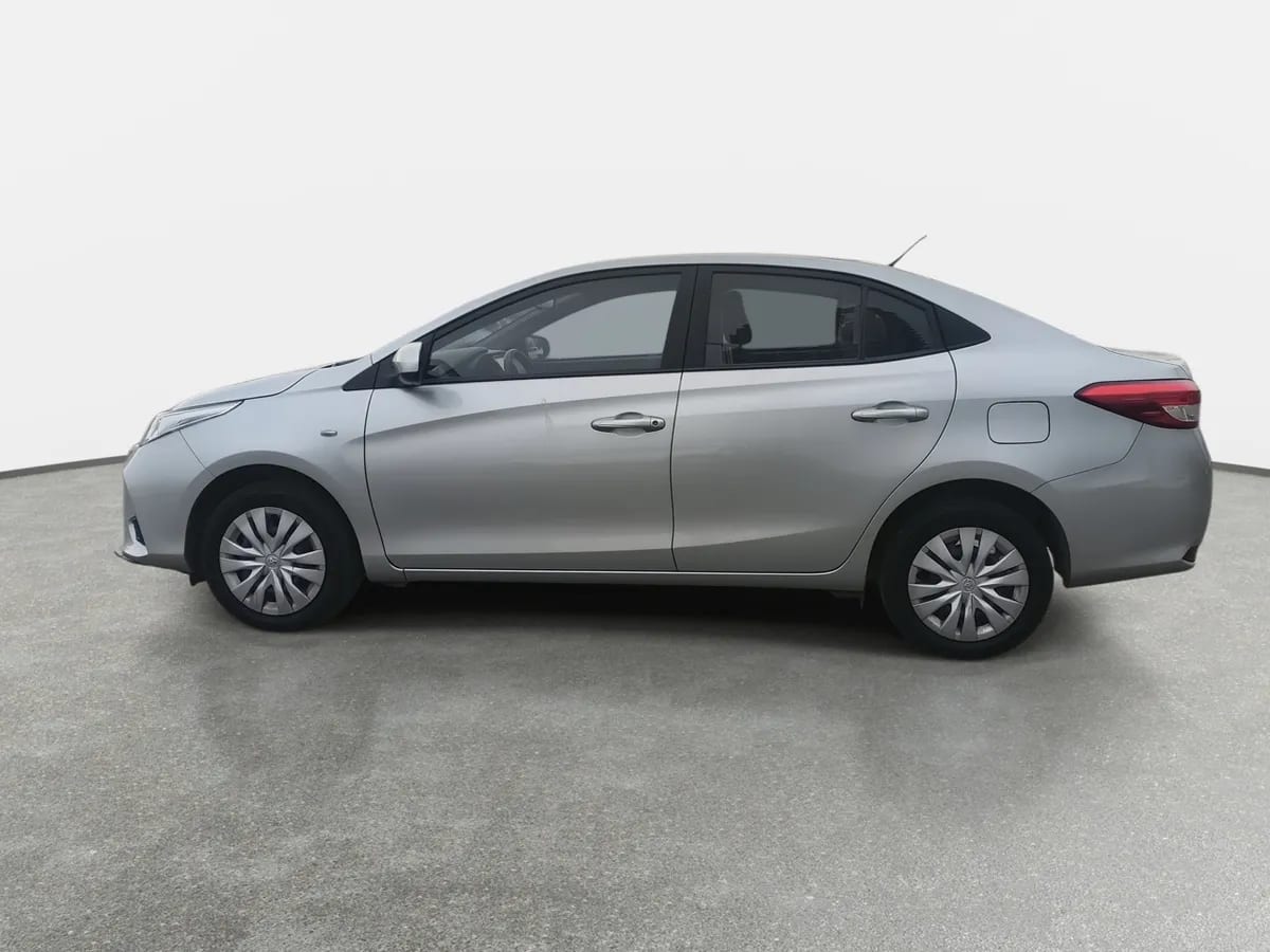 Toyota Yaris 1.5 Gli 4x2 Sdn Mt 4p año 2021