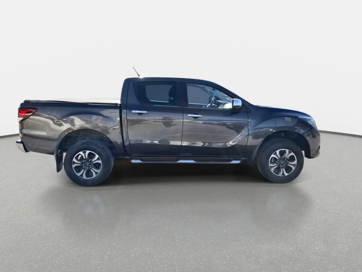 Mazda Bt-50 3.2 Sdx High Dob. Cab. Diesel 4x4 6at 4p año 2022