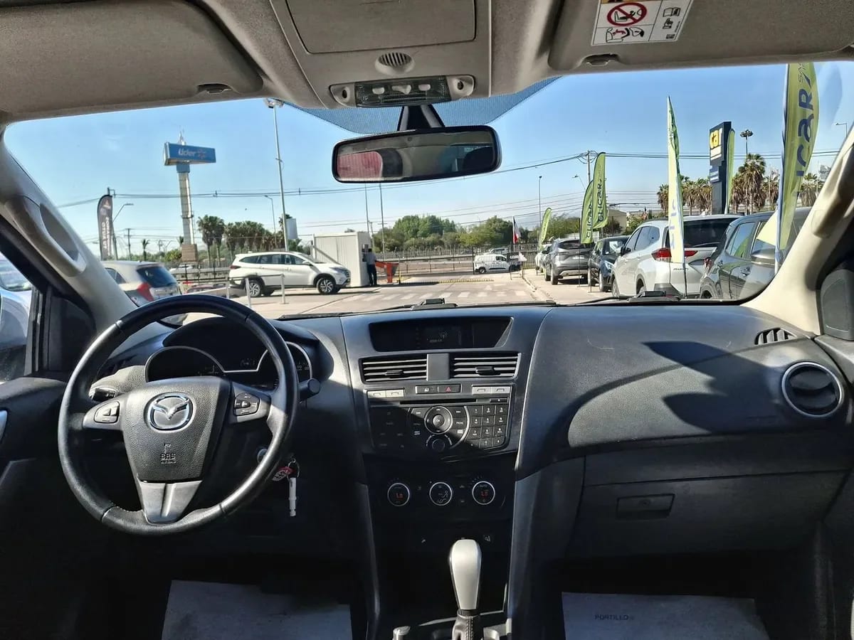 Mazda Bt-50 3.2 Sdx High Dob. Cab. Diesel 4x4 6at 4p año 2022
