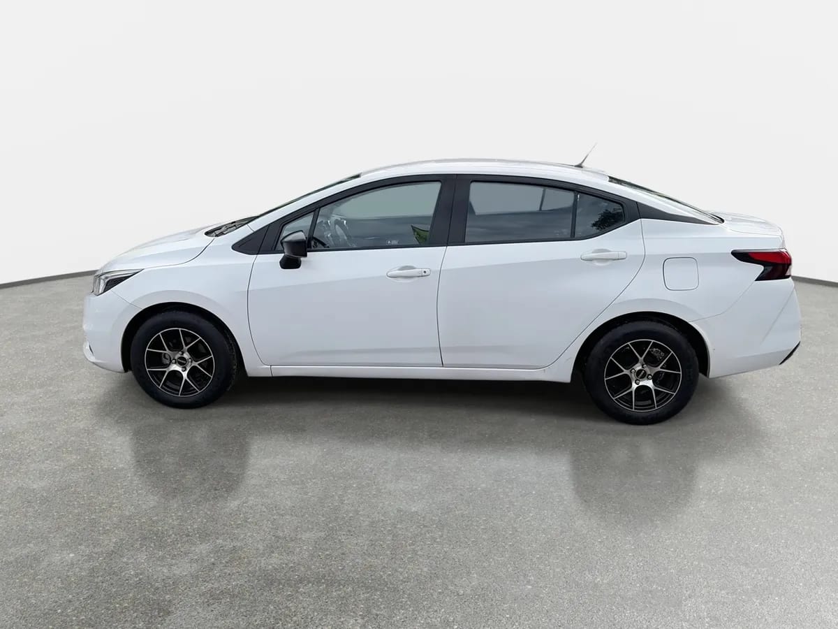 Nissan Versa 1.6 Sense 4x2 Mt 4p año 2023