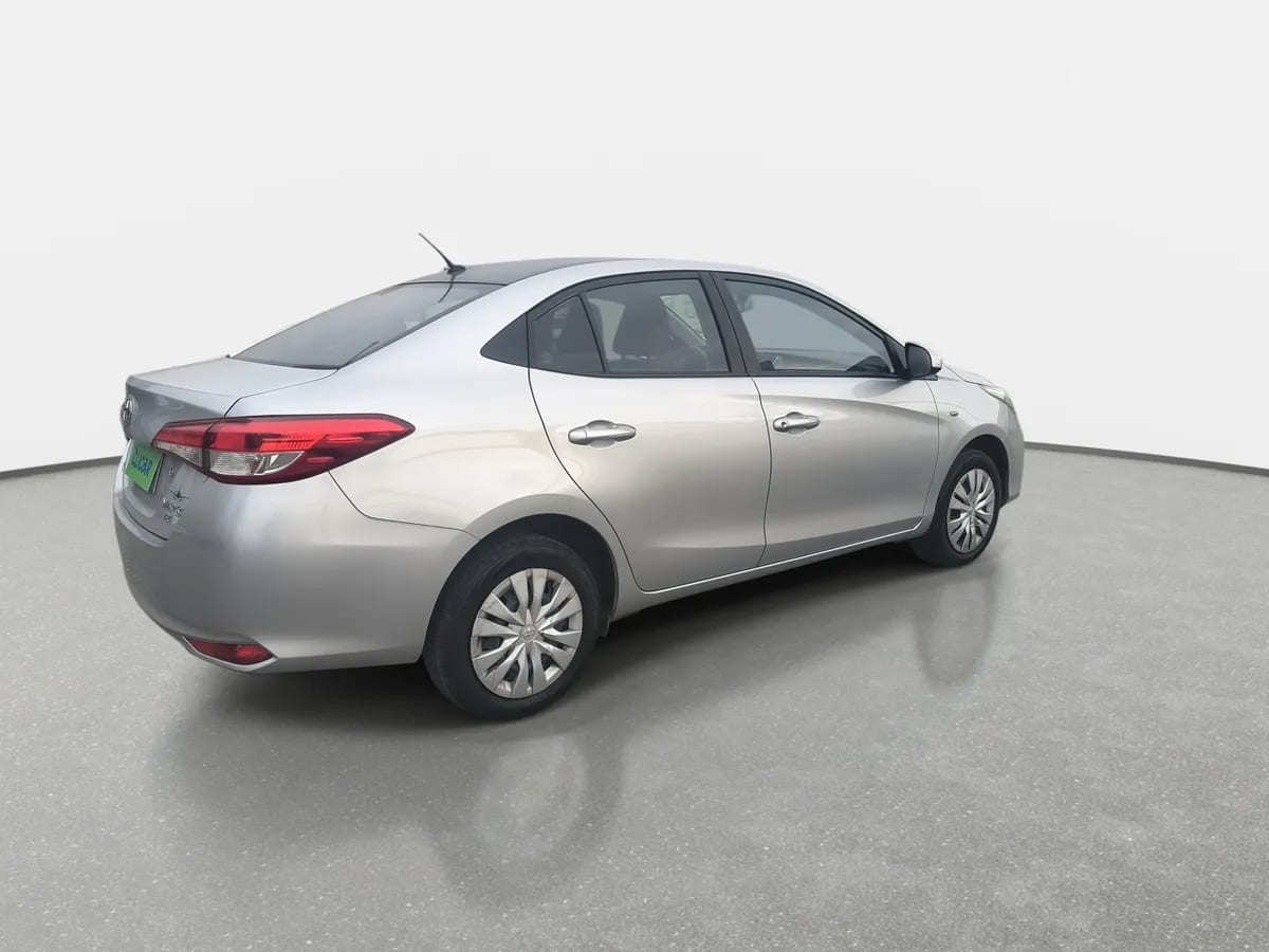 Toyota Yaris 1.5 Gli 4x2 Sdn Mt 4p año 2021