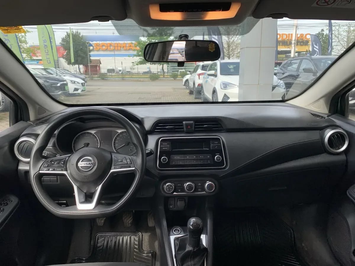 Nissan Versa 1.6 Sense 4x2 Mt 4p año 2022