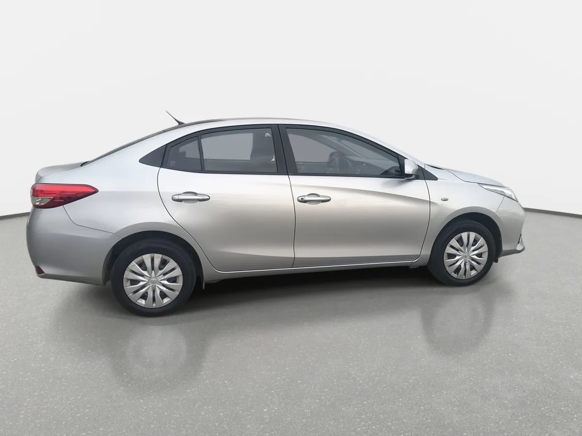 Toyota Yaris 1.5 Gli 4x2 Sdn Mt 4p año 2021