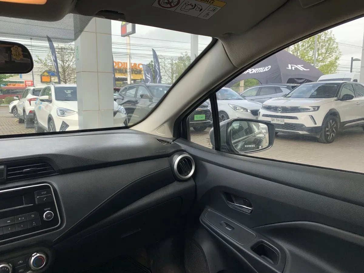 Nissan Versa 1.6 Sense 4x2 Mt 4p año 2022
