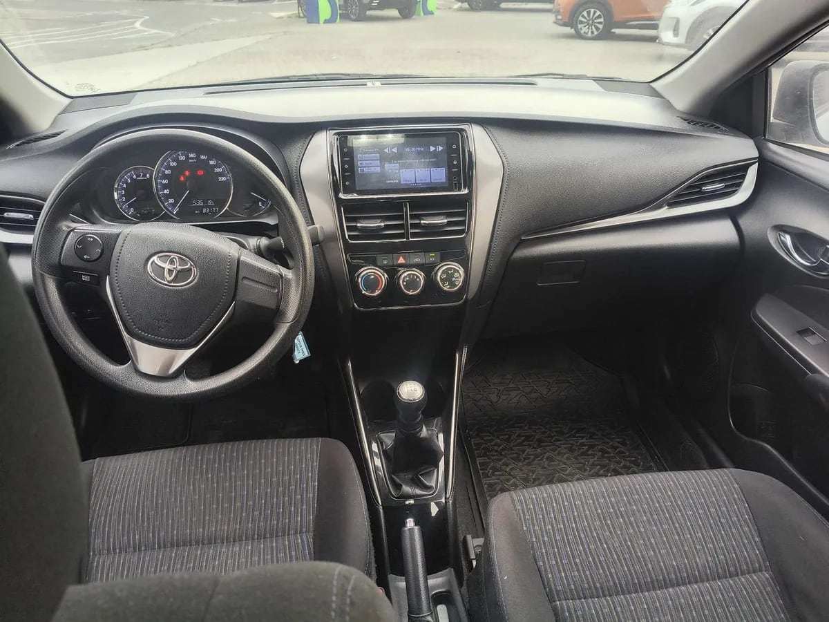 Toyota Yaris 1.5 Gli 4x2 Sdn Mt 4p año 2021