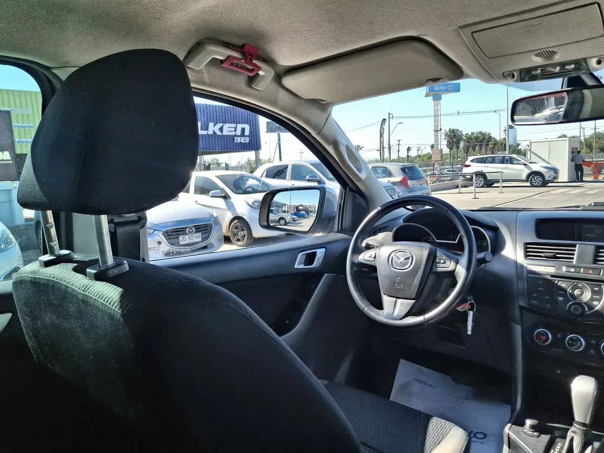 Mazda Bt-50 3.2 Sdx High Dob. Cab. Diesel 4x4 6at 4p año 2022