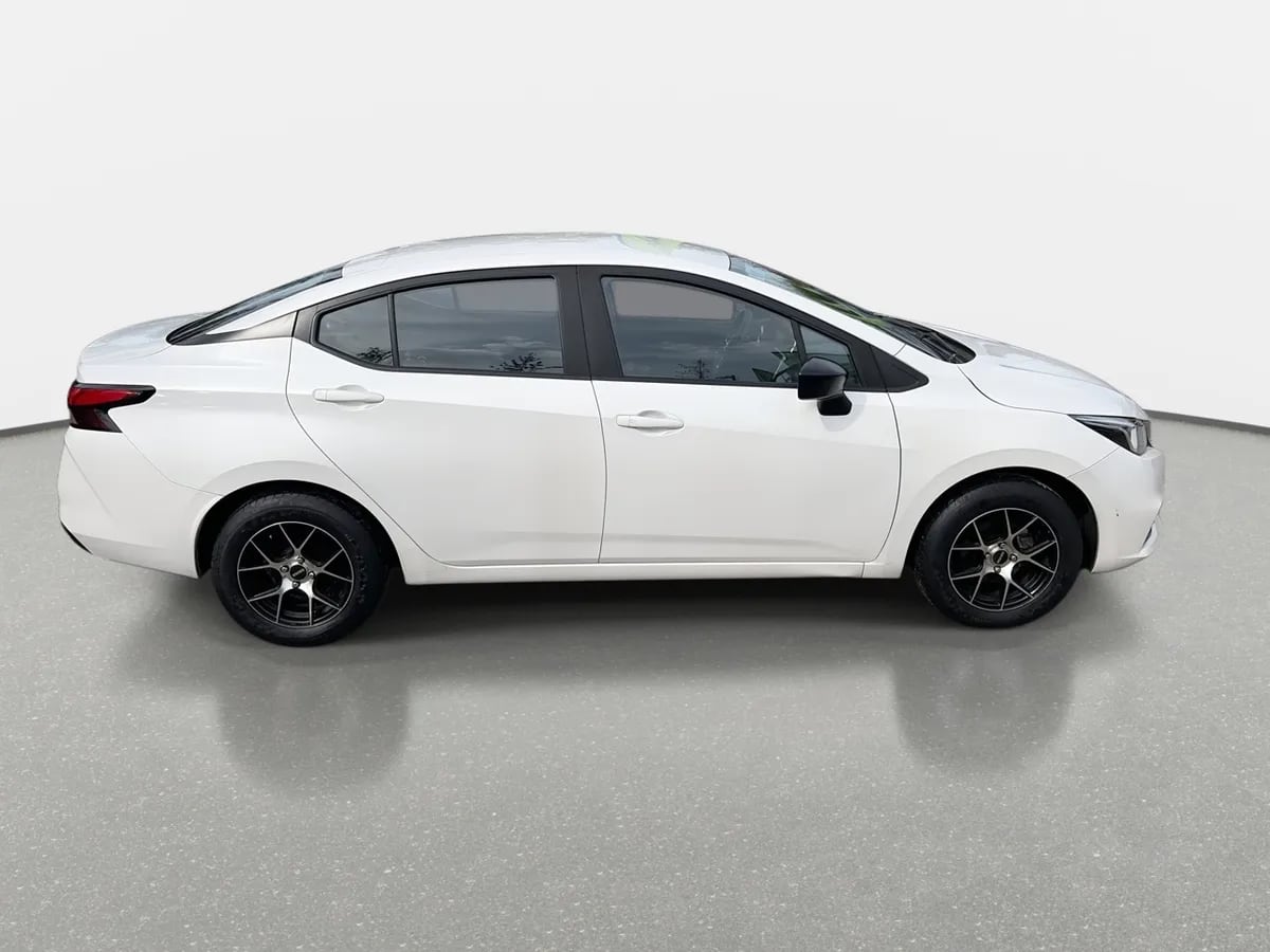 Nissan Versa 1.6 Sense 4x2 Mt 4p año 2023