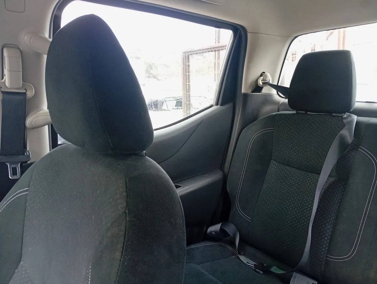 Nissan Np300 2.5 S 4x2 Dob. Cab. Mt 4p año 2018